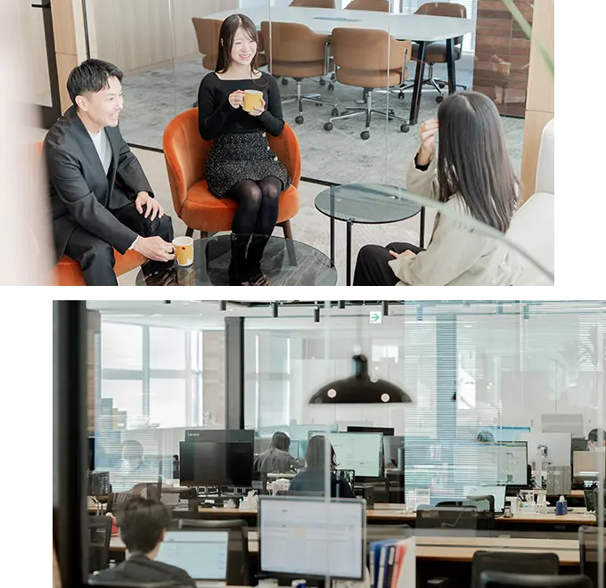 オフィスのラウンジスペースで、コーヒーを飲みながらリラックスして会話するマナリンクの社員 ガラス張りのオフィスで、パソコン作業をするマナリンクの社員がいる開放的なワークスペース
